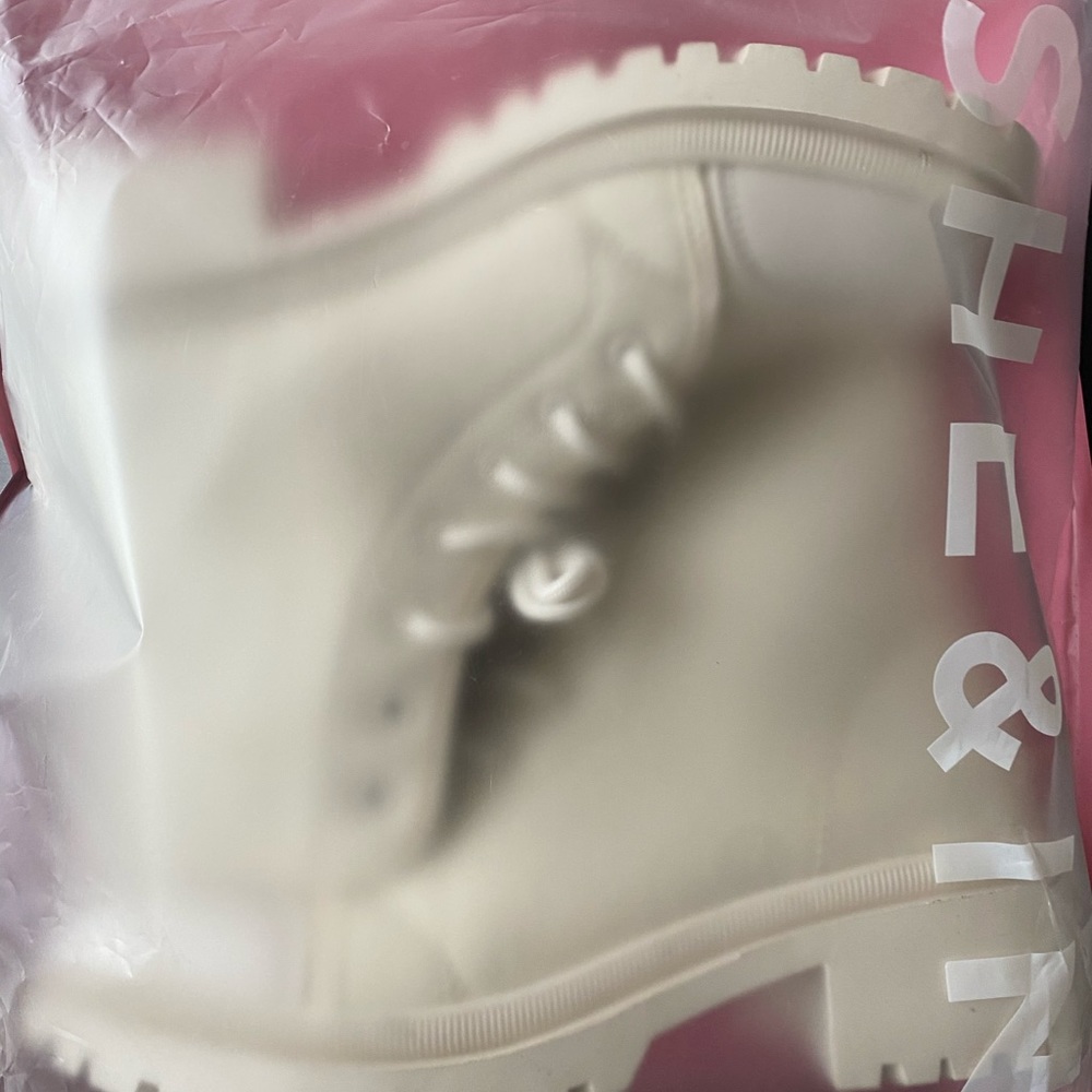 Nude combat boot